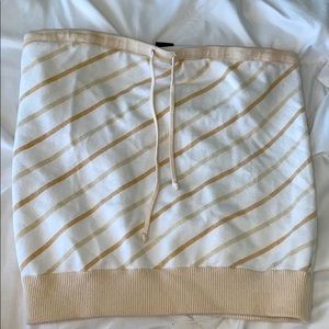 Loose fitting strapless top